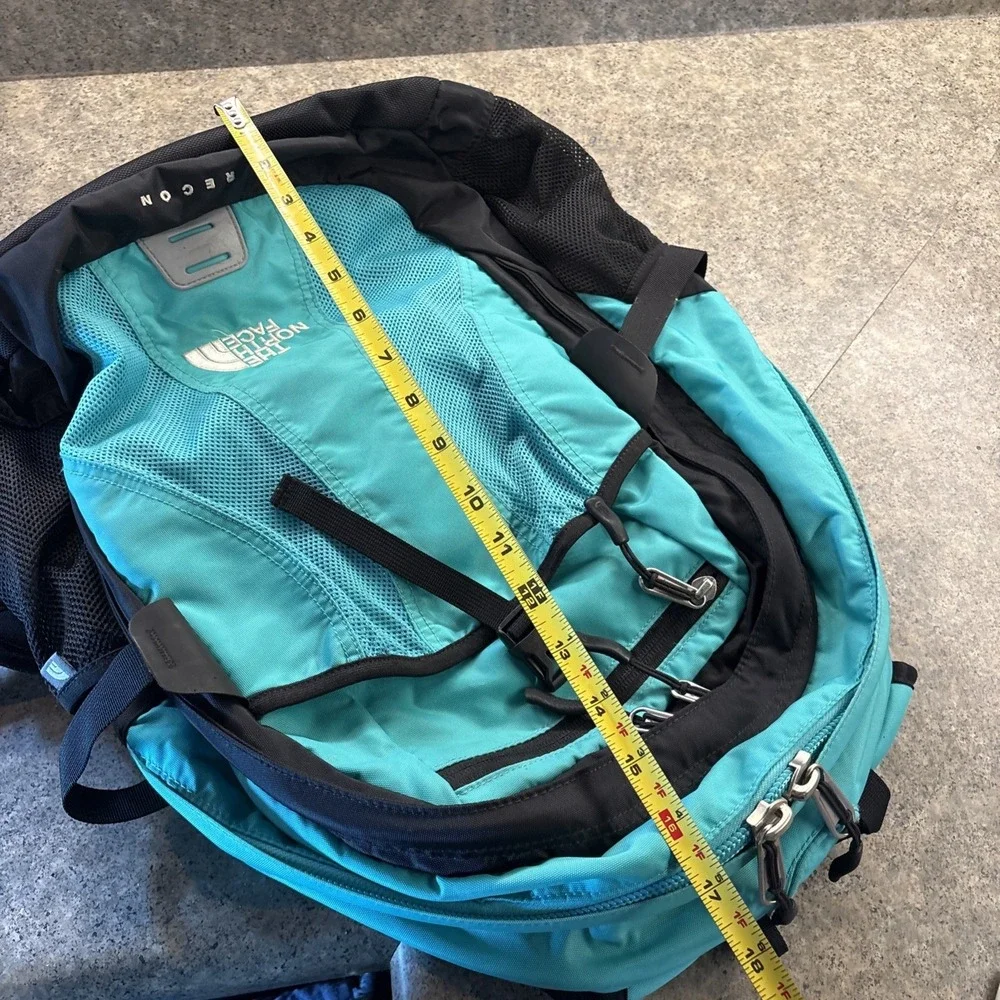 North Face Recon Women's Backpack School Work Hiking Padded Back Very Good Cond.